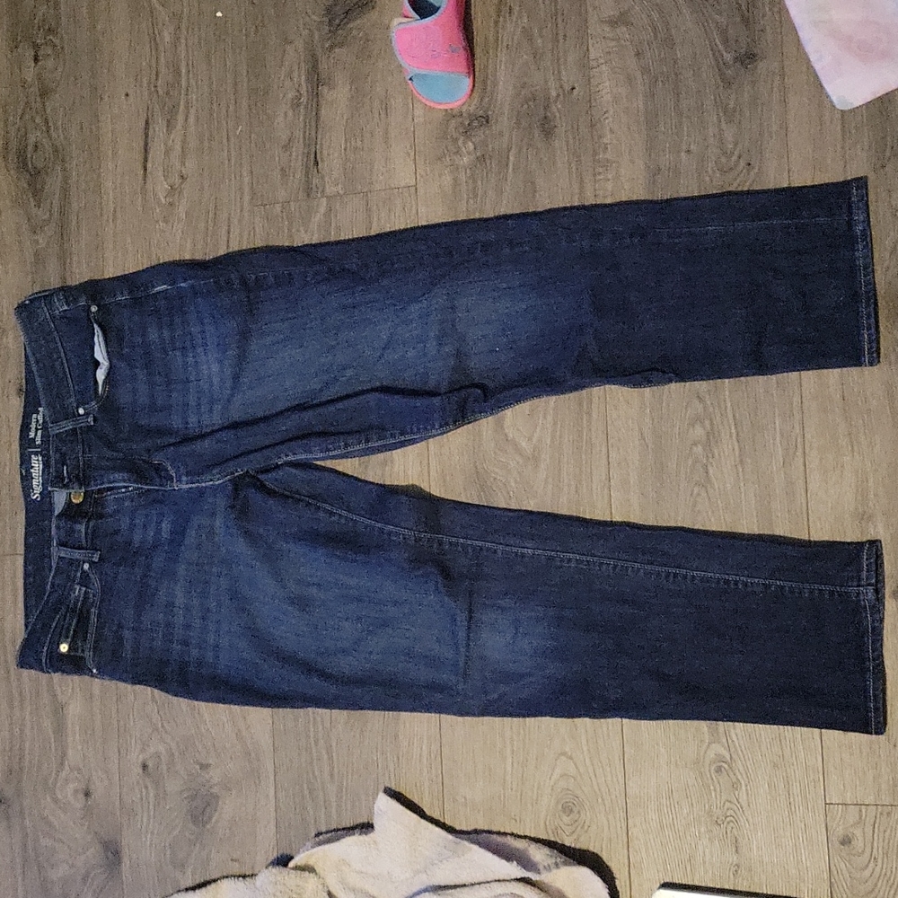 LIKE NEW LEVI Women's jeans